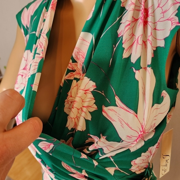 NWT Eliza J. Green/Pink floral stretch faux wrap dress.  Women's size 2. - Picture 6 of 16